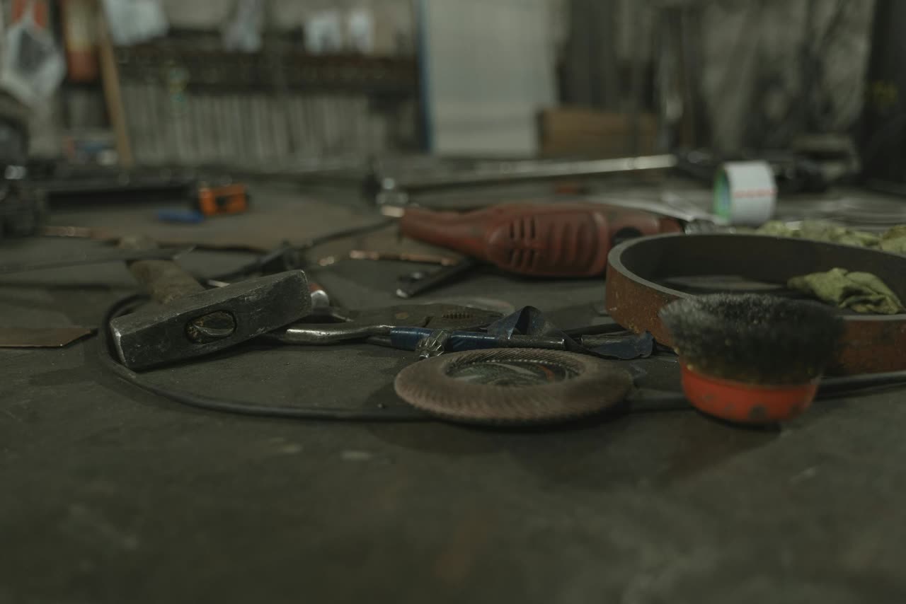 Handwerker mit Akkuschrauber